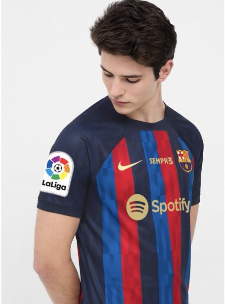 camiseta del B-arcelona 22-23 con el parche SEMPR3
